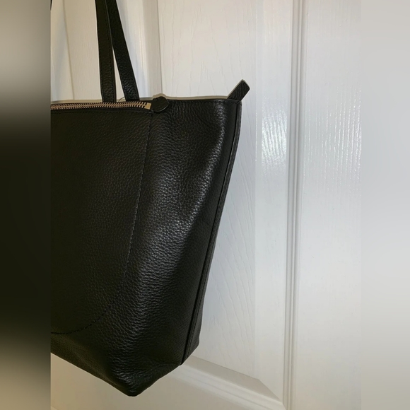 VINCE CAMUTO MAI TOTE NWTS 🖤 - Picture 4 of 5